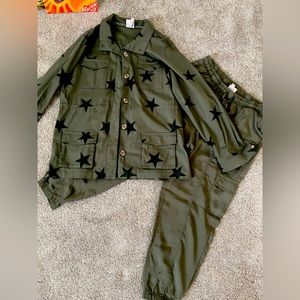 Fabulous, two piece it can be worn separately